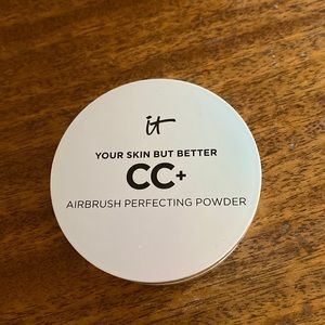 it cosmetics Airbrush Perfecting Powder (shade: light)